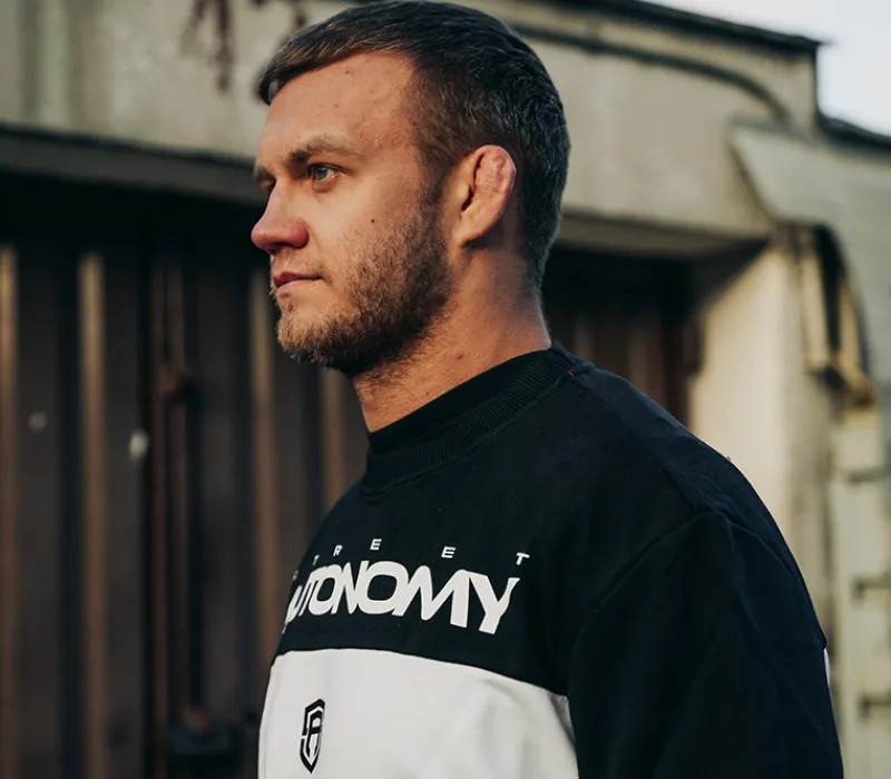 bluza_bez_kaptura_street__3-50.webp Męskie Street Autonomy Bluzy>BLUZA BEZ KAPTURA TONY WHITE/BLACK 2022