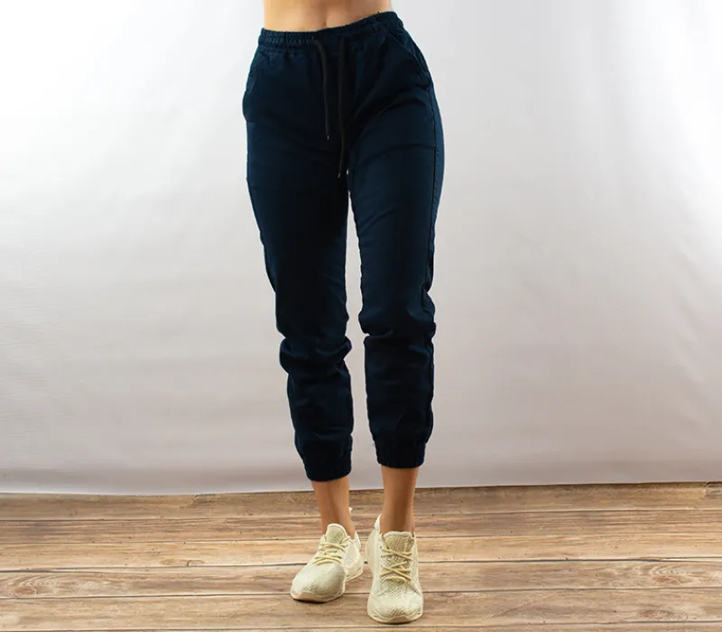 spodnie_jogger_damskie_st_2.webp Damskie Street Autonomy Spodnie>Spodnie jogger damskie Only Small Logo navy 2021